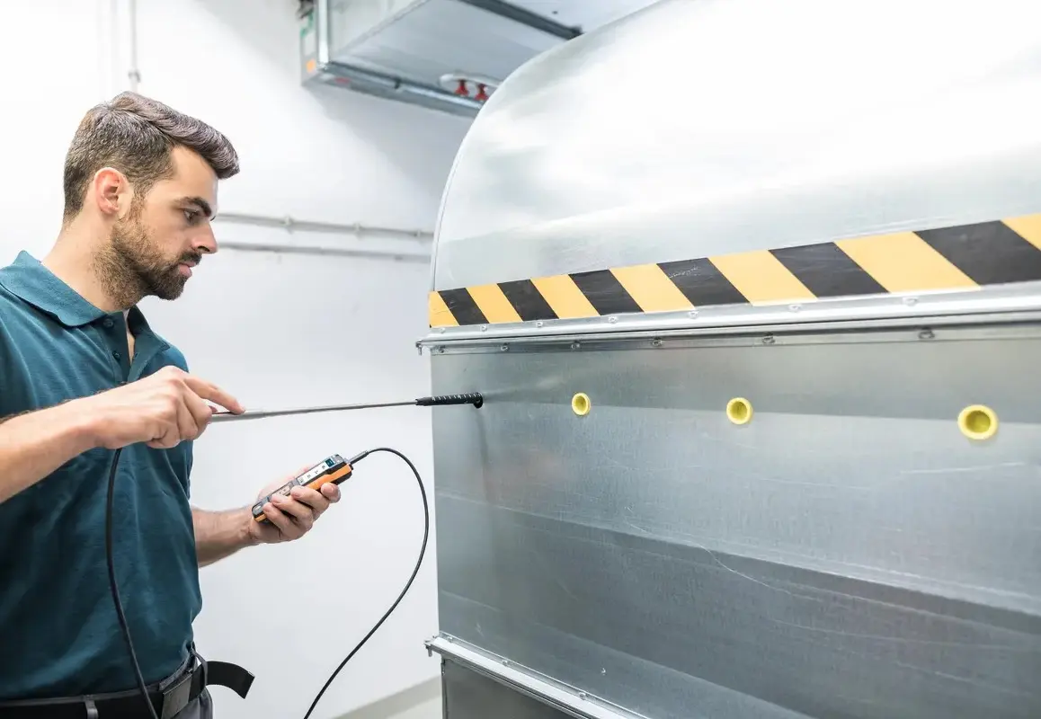 Miernik wielofunkcyjny Testo 440 z sondą wiatraczkową Ø 16 mm